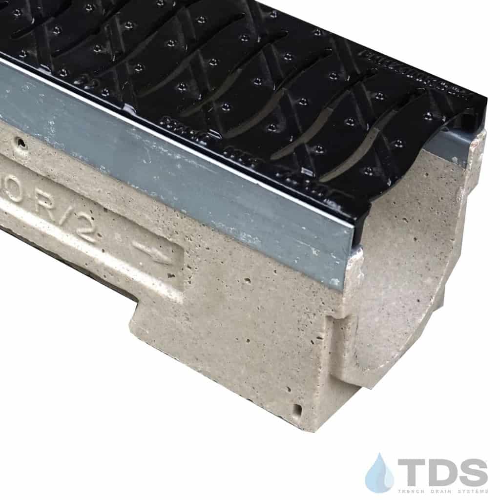 U100KM-FNHX100KCCM-1 cast iron heel-proof grate polymer concrete galv edge ULMA channel